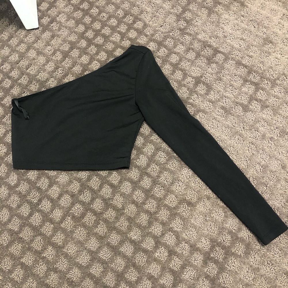 one shoulder black crop top